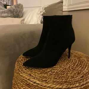 STEVE MADDEN Booties